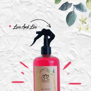 معطر الجو "LOVE AND LIVE 500 ml" هو تحفة عطرية تقدمها شركة جولدن جراس من الإمارات، ويعتبر هذا المعطر تجسيدًا للحب والحياة من خلال تركيبته الفريدة والمميزة. يأتي هذا المعطر بحجم 500 مليلتر، مما يجعله مثاليًا لتعطير المنازل والمكاتب والأماكن العامة بطريقة مميزة وراقية. يتميز معطر الجو "LOVE AND LIVE" برائحة منعشة وحيوية تعزز الإيجابية والتفاؤل في البيئة المحيطة. تتألق الرائحة بمزيج رائع من الفواكه الطازجة والزهور الناعمة، مما يخلق جوًا من السعادة والبهجة. تقوم شركة جولدن جراس بتصنيع معطر الجو "LOVE AND LIVE" باستخدام أفضل المكونات الطبيعية وبتقنيات تصنيع متقدمة، مما يضمن تقديم منتج بجودة عالية ورائحة منعشة ودائمة. بفضل هذه الجودة العالية، يمكنك الاعتماد على معطر الجو "LOVE AND LIVE" لتحويل أي مكان إلى بيئة مميزة تعكس الحب والحياة بكل جمالهما.